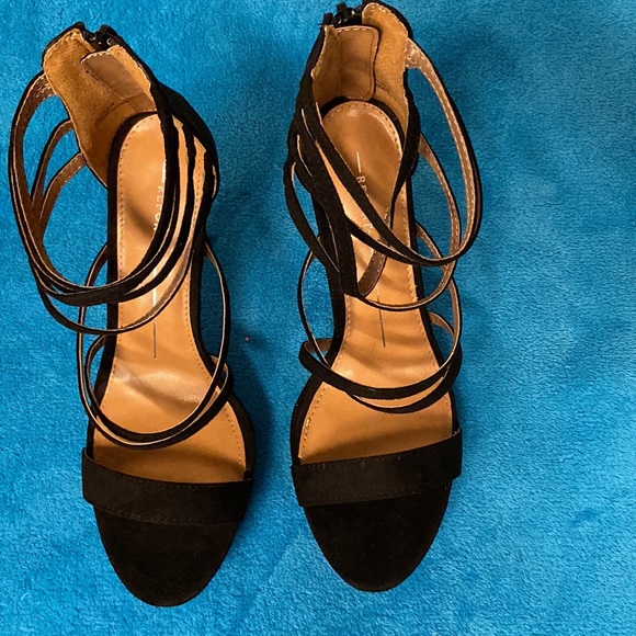 Report Lockey Heels - Picture 3 of 4